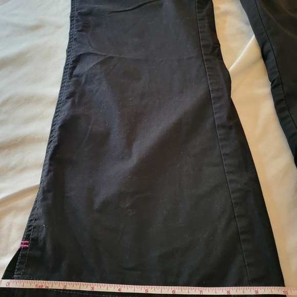 WonderWink Black Scrub Set. X-Large top and X-Large pant with flare legs. - Picture 4 of 5